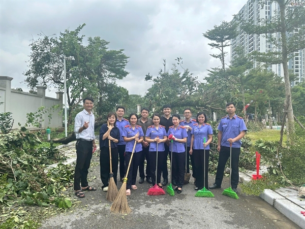 Đoàn thanh niên VKSND thành phố Hà Nội ra quân khắc phục hậu quả cơn bão số 03
